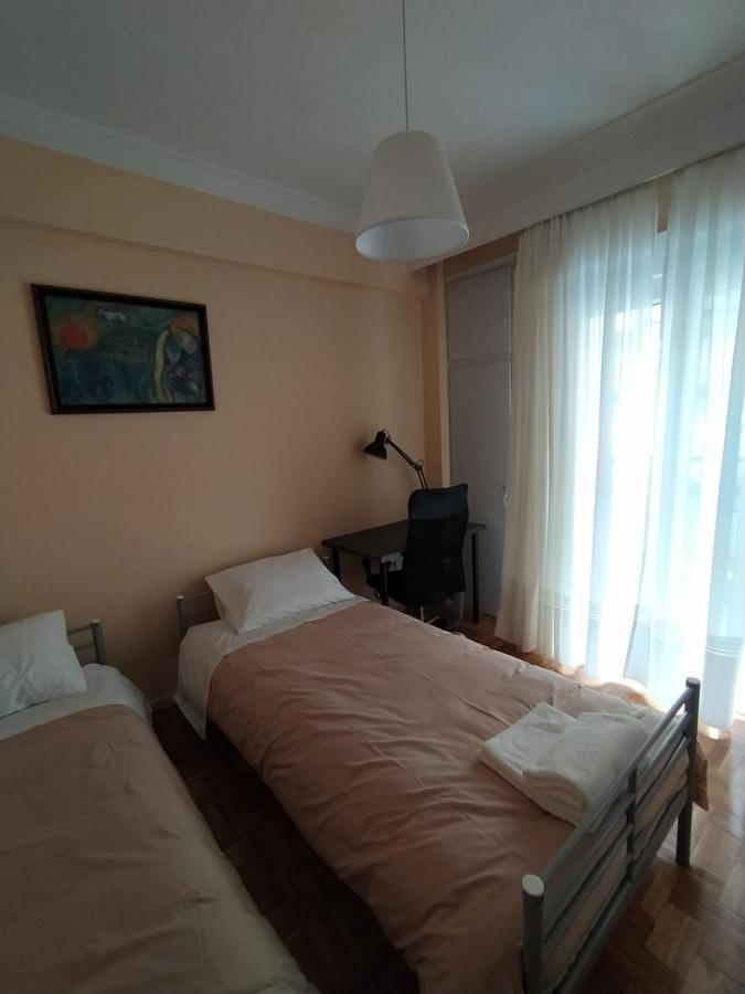 Cozy Three Bdrms At Five Filippou Str Apartment *